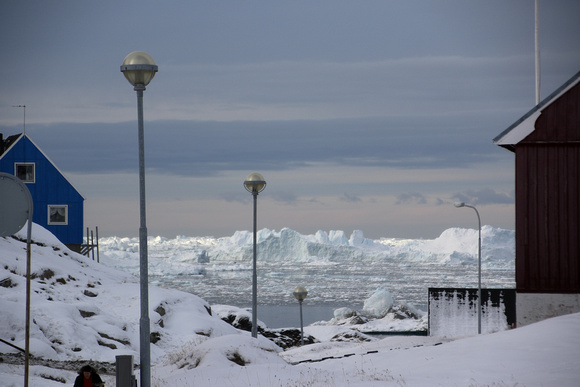 Street lights and icebergs.....bizarre !